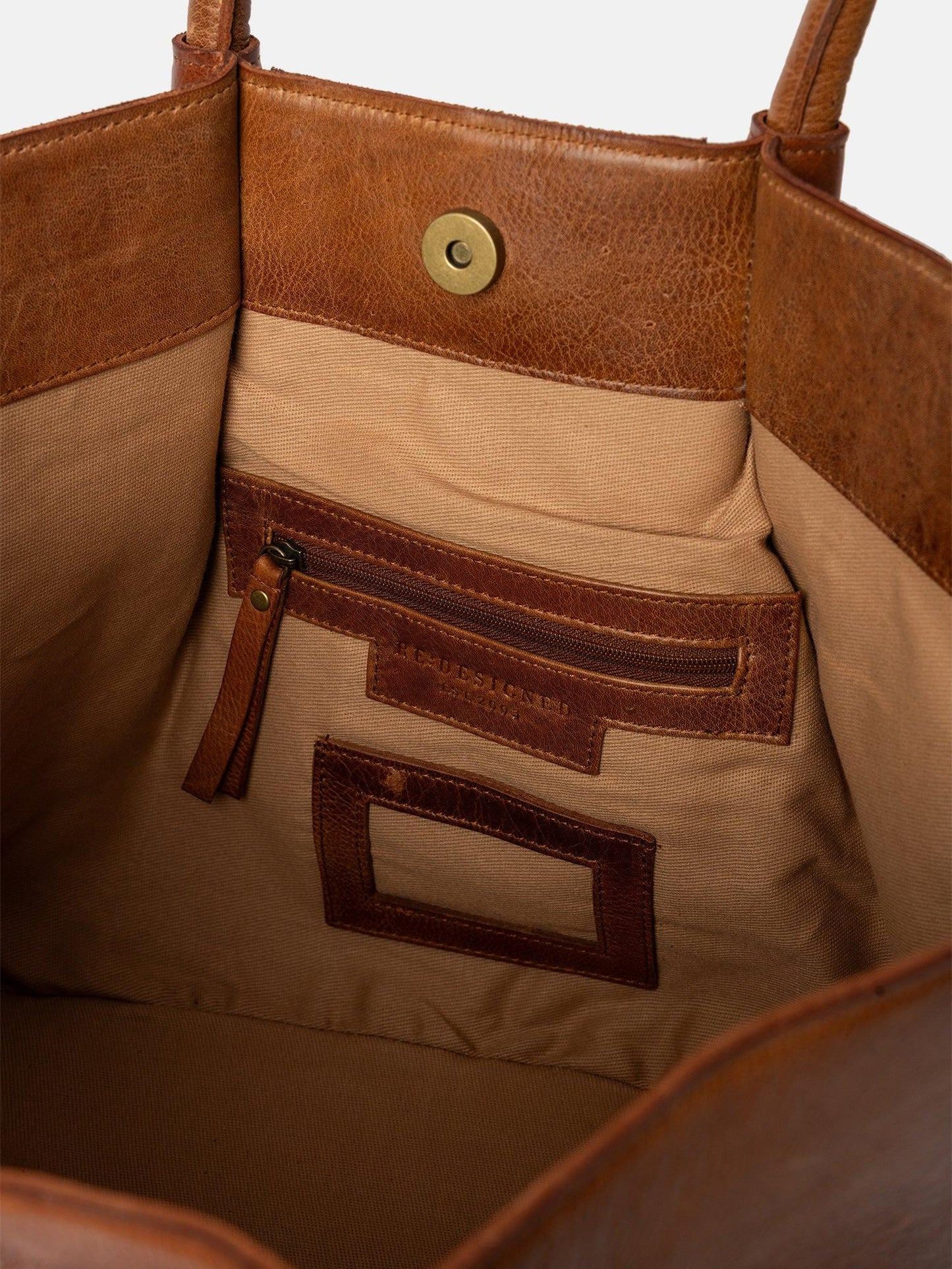 RE:DESIGNED Skinnveske Mane Small Walnut 100% Skinn
