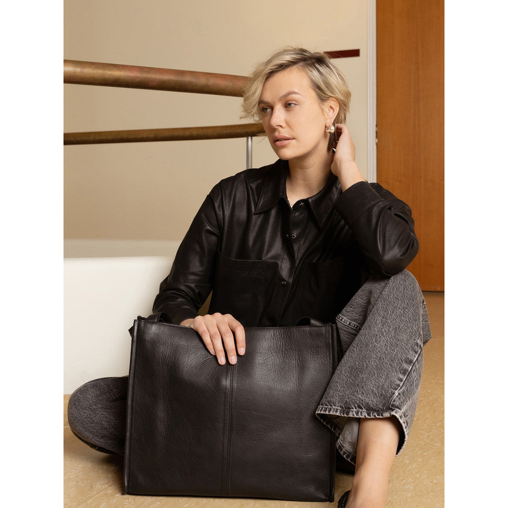 RE:DESIGNED Skinnveske Aro Urban Black 100% Skinn