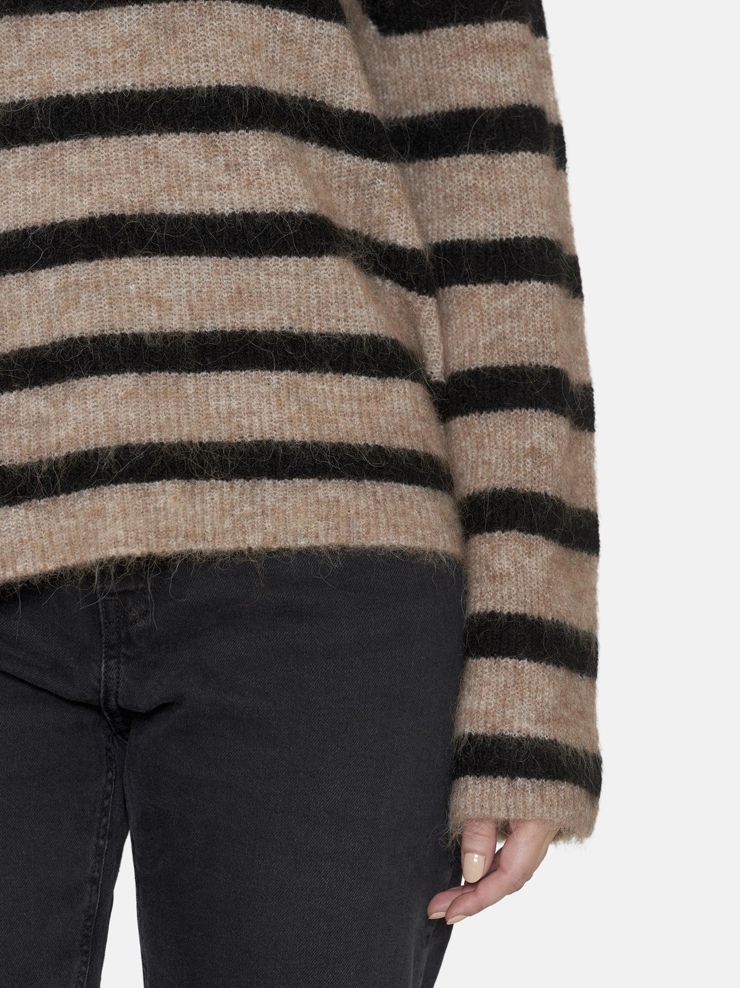 B. Copenhagen Strikkegenser i Beige/Sort Stripete