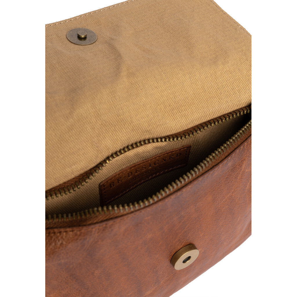 RE:DESIGNED Skinnveske Acile Urban Walnut 100% Skinn