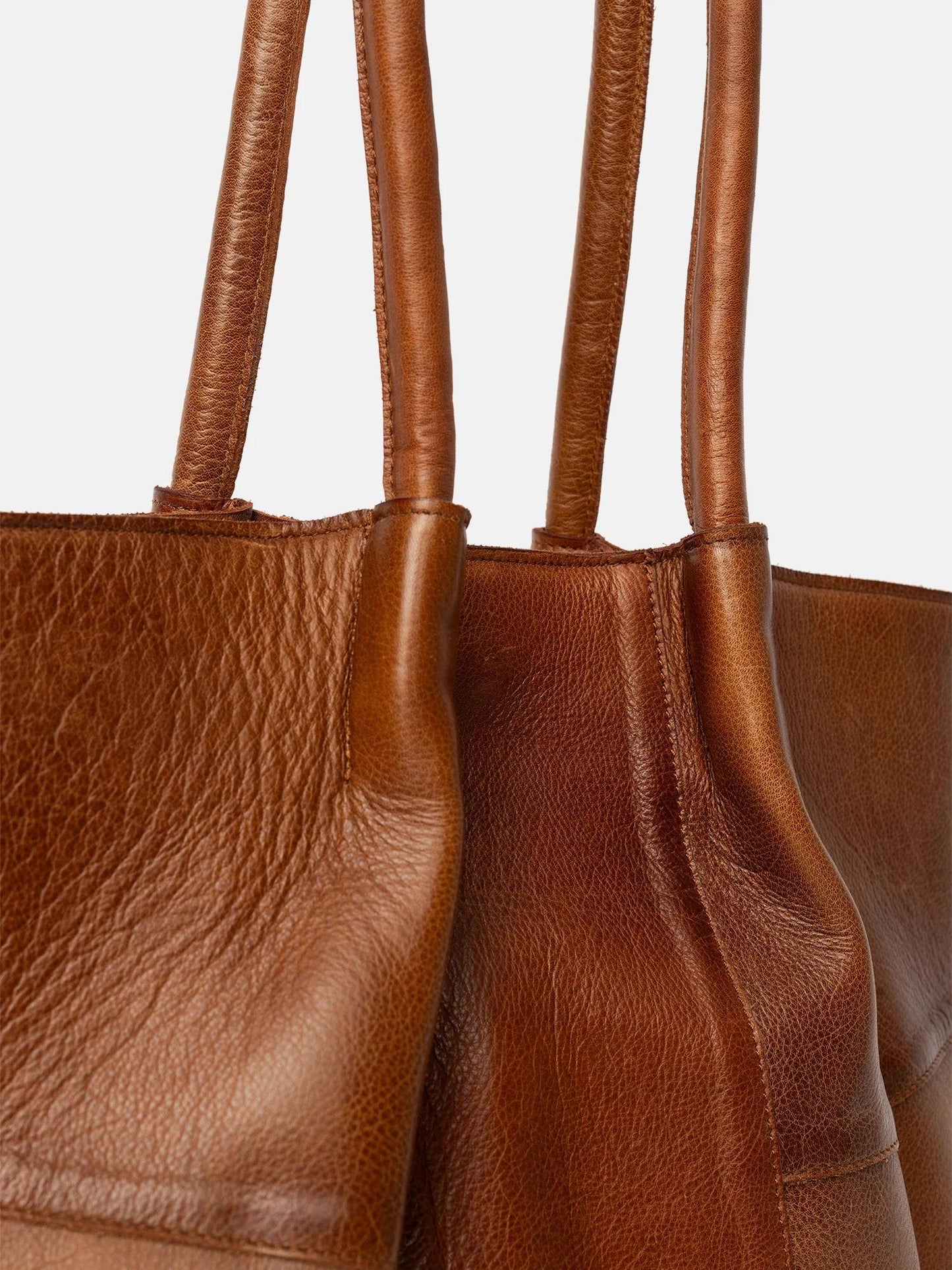 RE:DESIGNED Skinnveske Mane Small Walnut 100% Skinn