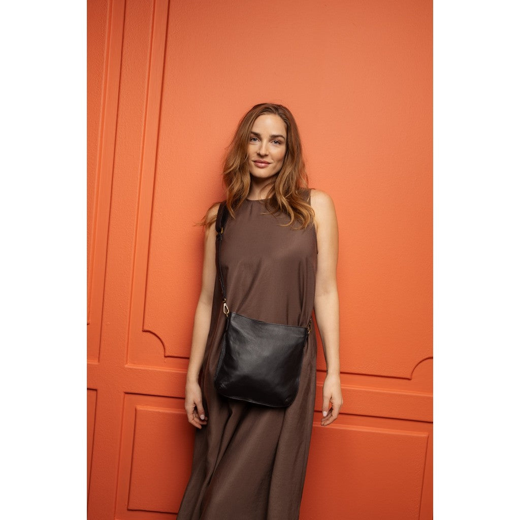RE:DESIGNED Skinnveske Fillis Medium Crossover Black 100% Skinn