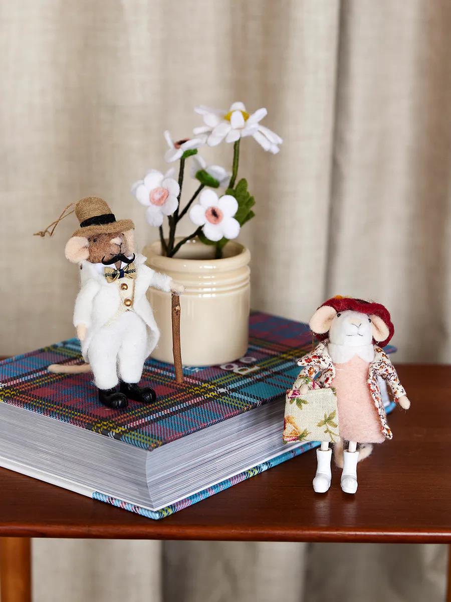 UND Ullfigur Miss Marple Detektiv