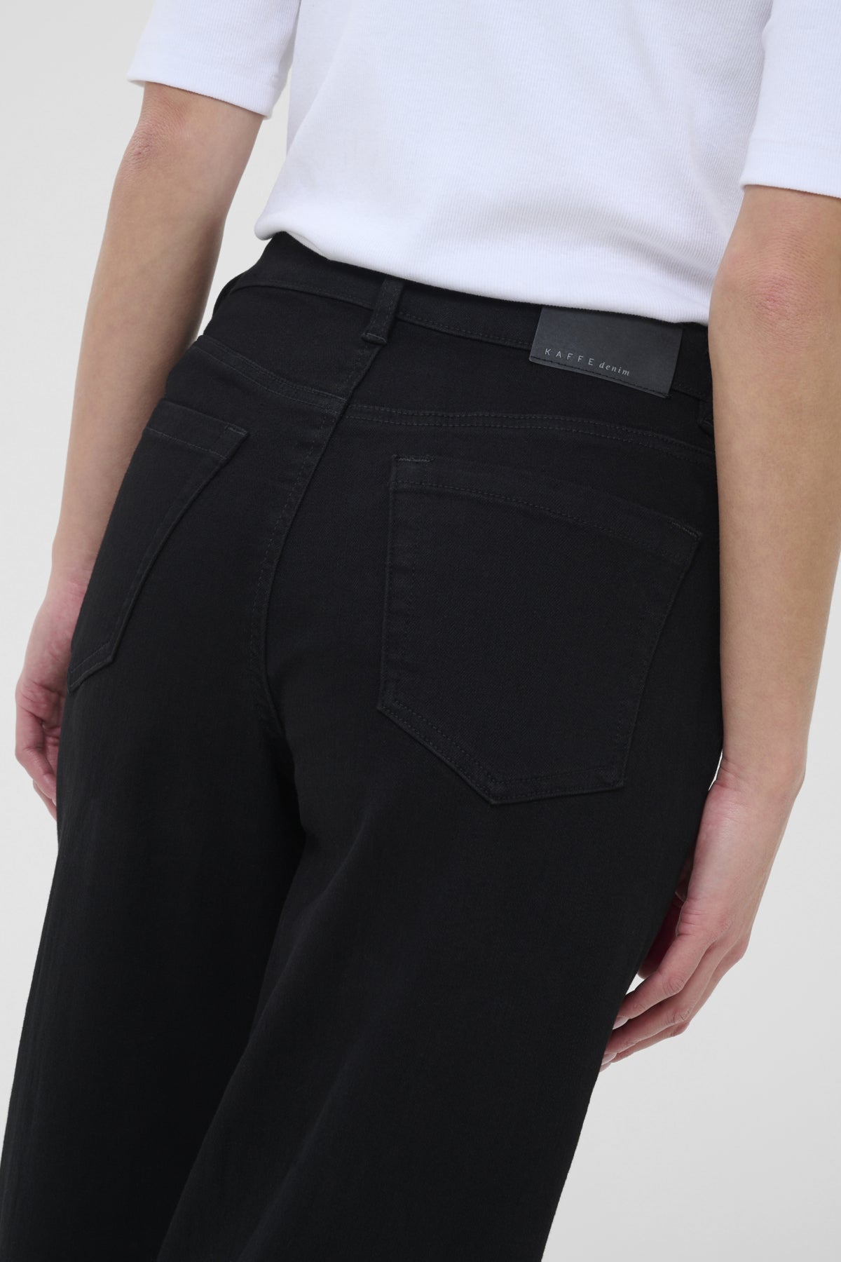 Kaffe Clothing KAmeadow HW Reg Fit Jeans Black Deep 32 tommer