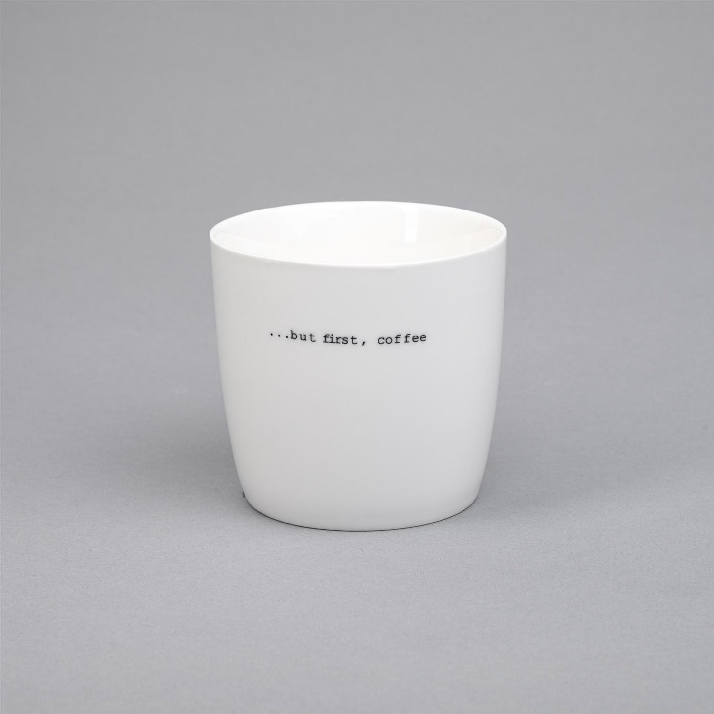 Sögne Home Krus "...But First, Coffee"