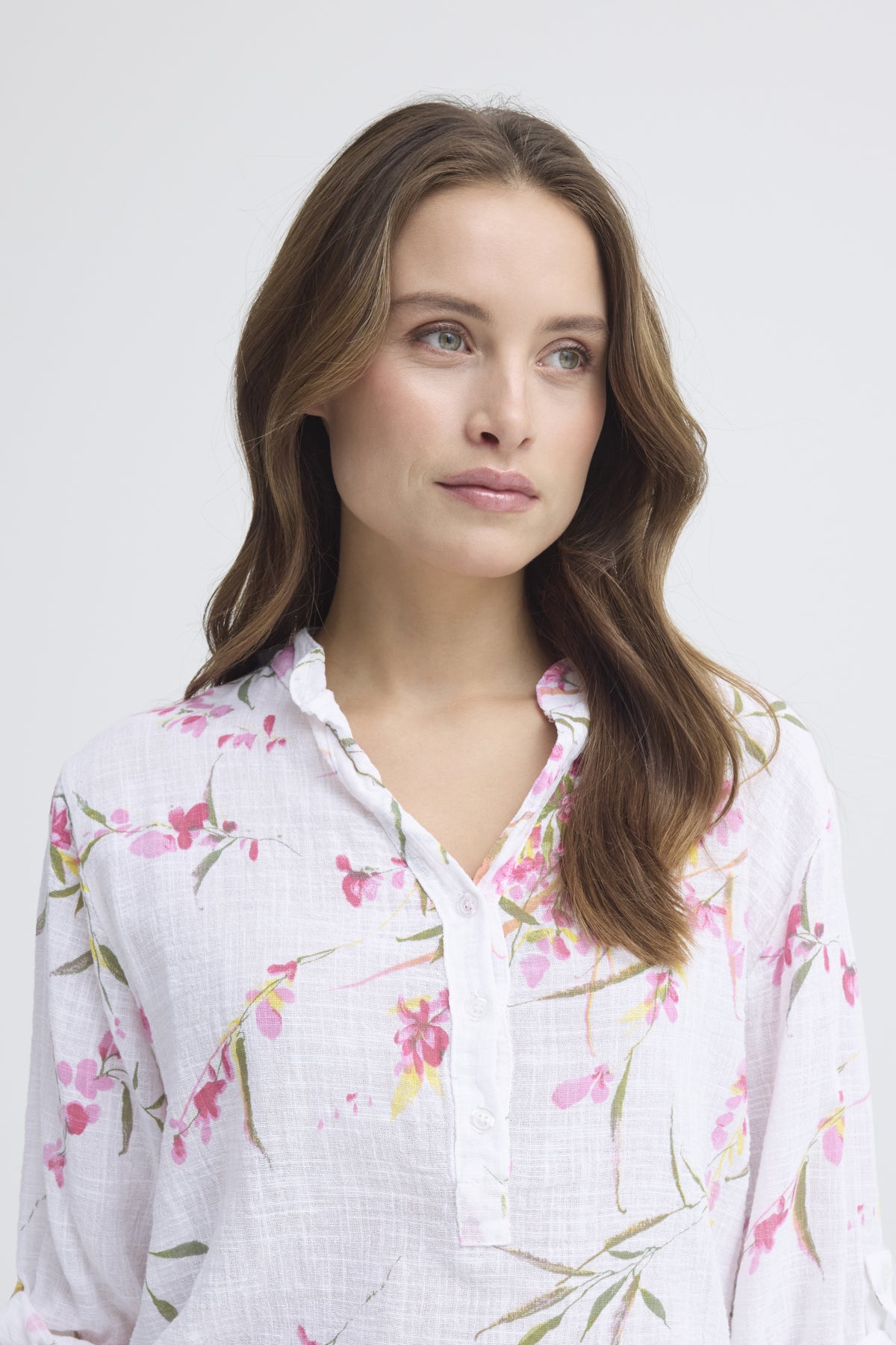 Sorbet SBalexa – Hvit bluse med blomsterprint