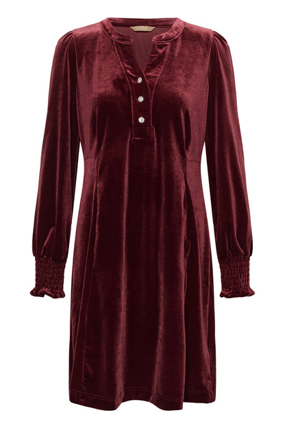 Culture CUchananna Zoe Dress – Vinrød kjole med dekorative knapper og fløyelsfinish