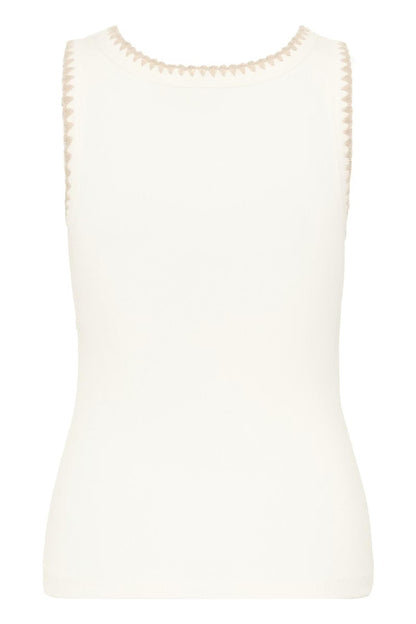 Kaffe KAcarna – Offwhite singlet med dekorativ sandfarget kant