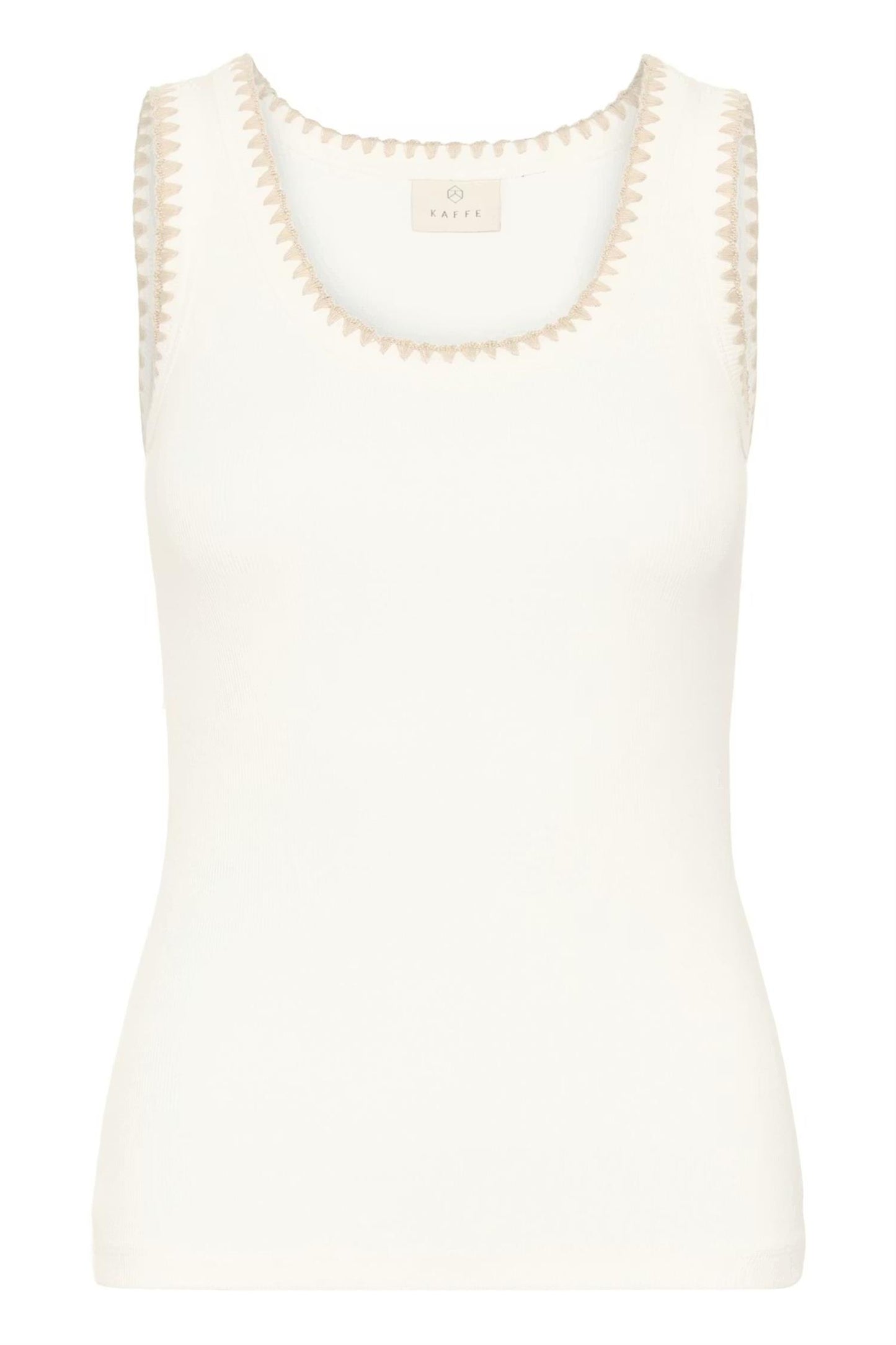 Kaffe KAcarna – Offwhite singlet med dekorativ sandfarget kant