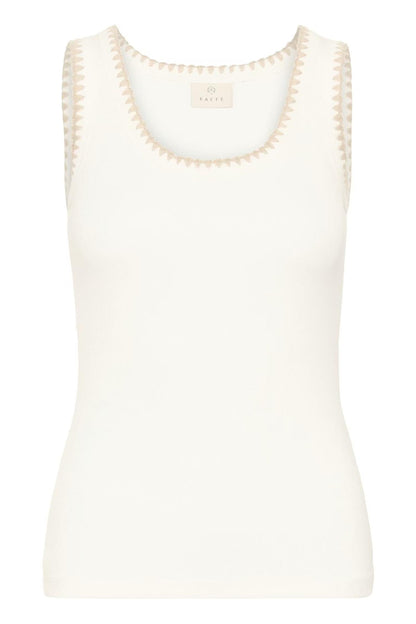 Kaffe KAcarna – Offwhite singlet med dekorativ sandfarget kant