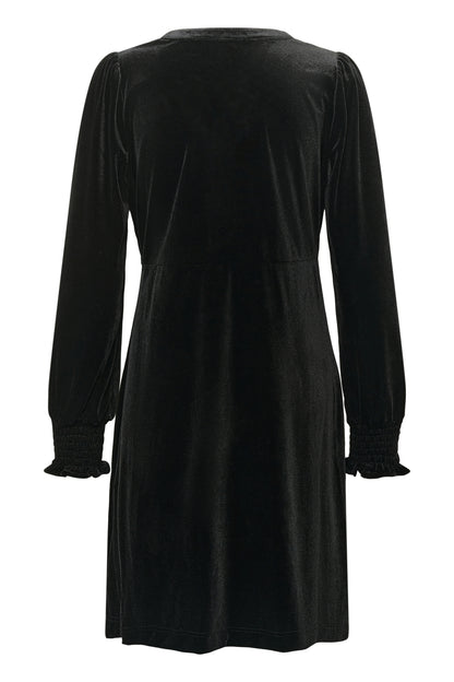 Culture CUchananna Zoe Dress – Meteorittgrå (sort) kjole med dekorative knapper og fløyelsfinish
