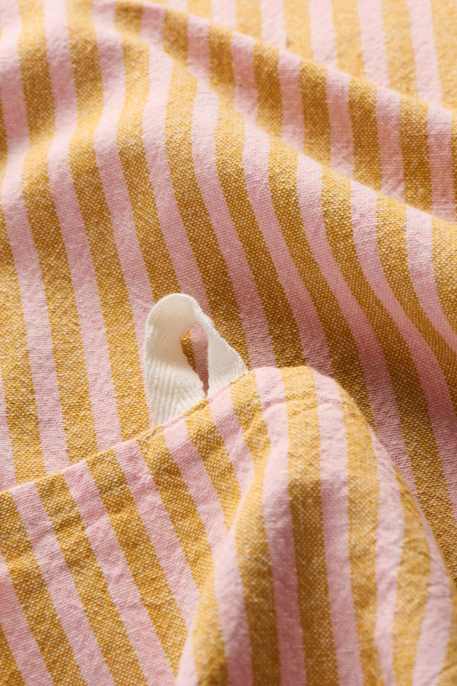 Ib Laursen Kjøkkenhåndkle Linea med sennep og rosa smale striper