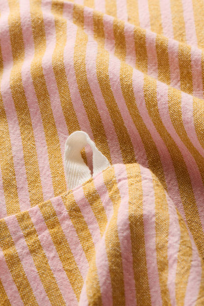 Ib Laursen Kjøkkenhåndkle Linea med sennep og rosa smale striper