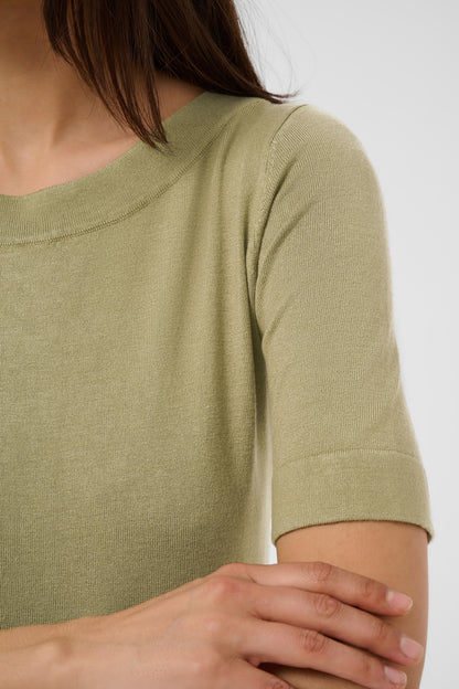 Kaffe KAlizza – Olivengrønn t-skjorte med båthals