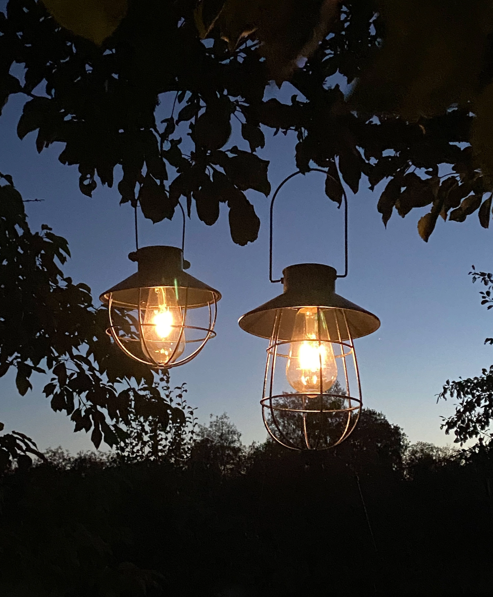 Alot Solcellelampe Häng Sort