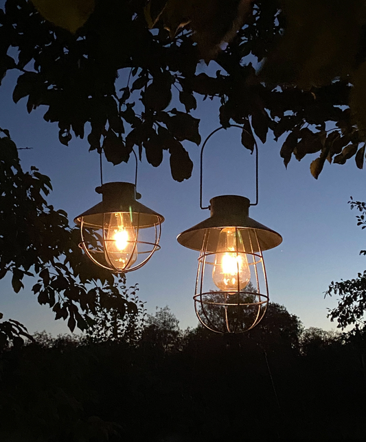 Alot Solcellelampe Häng Sort
