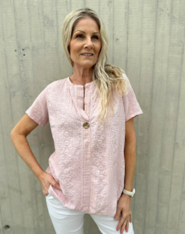 Pepper Linda Broderi – Rosa bluse med broderidetaljer