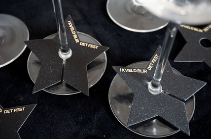 Dekor til vinglass "Ikveld blir det fest" 8 stk