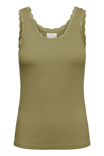 Kaffe KAomi – Olivengrønn singlet med blondedetaljer