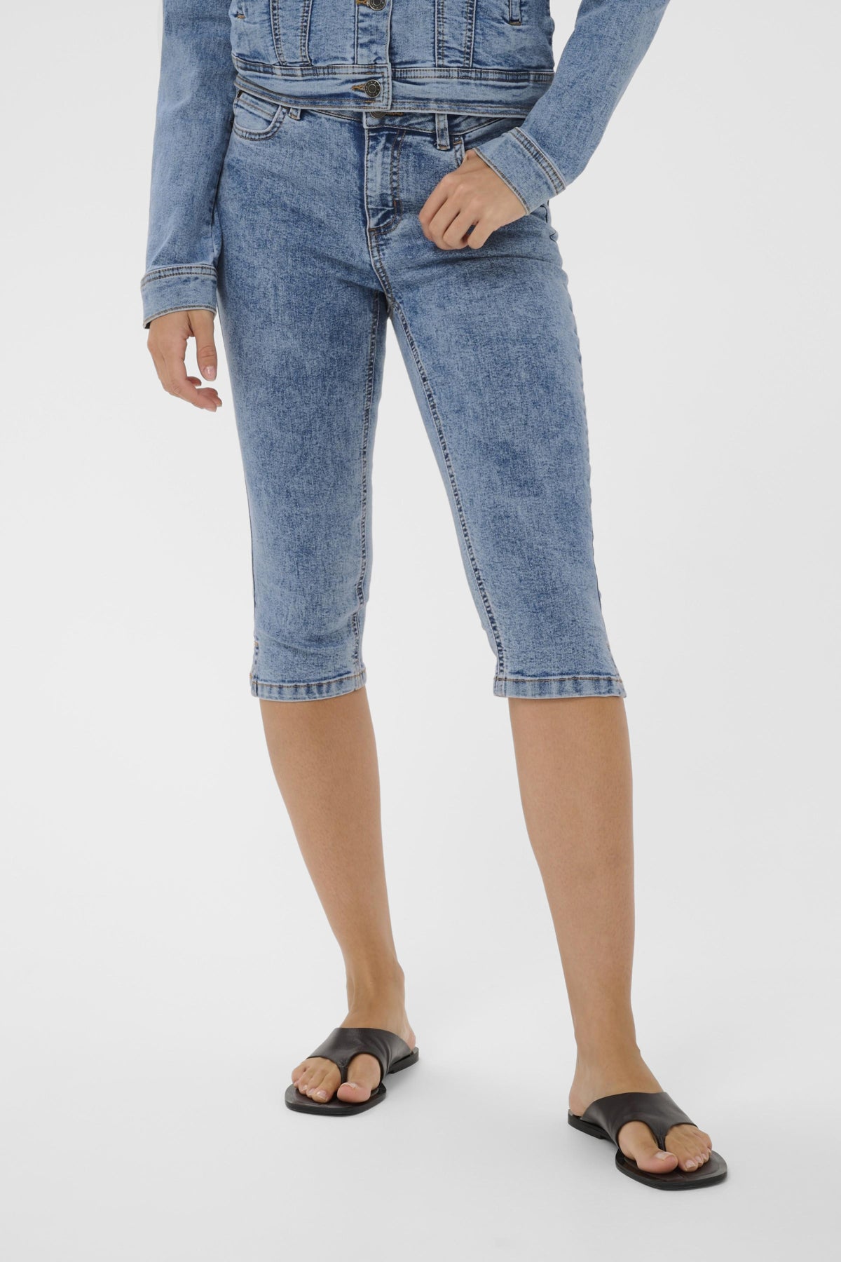 Kaffe Clothing KAvilma Capri Jeans Washed Blue Denim