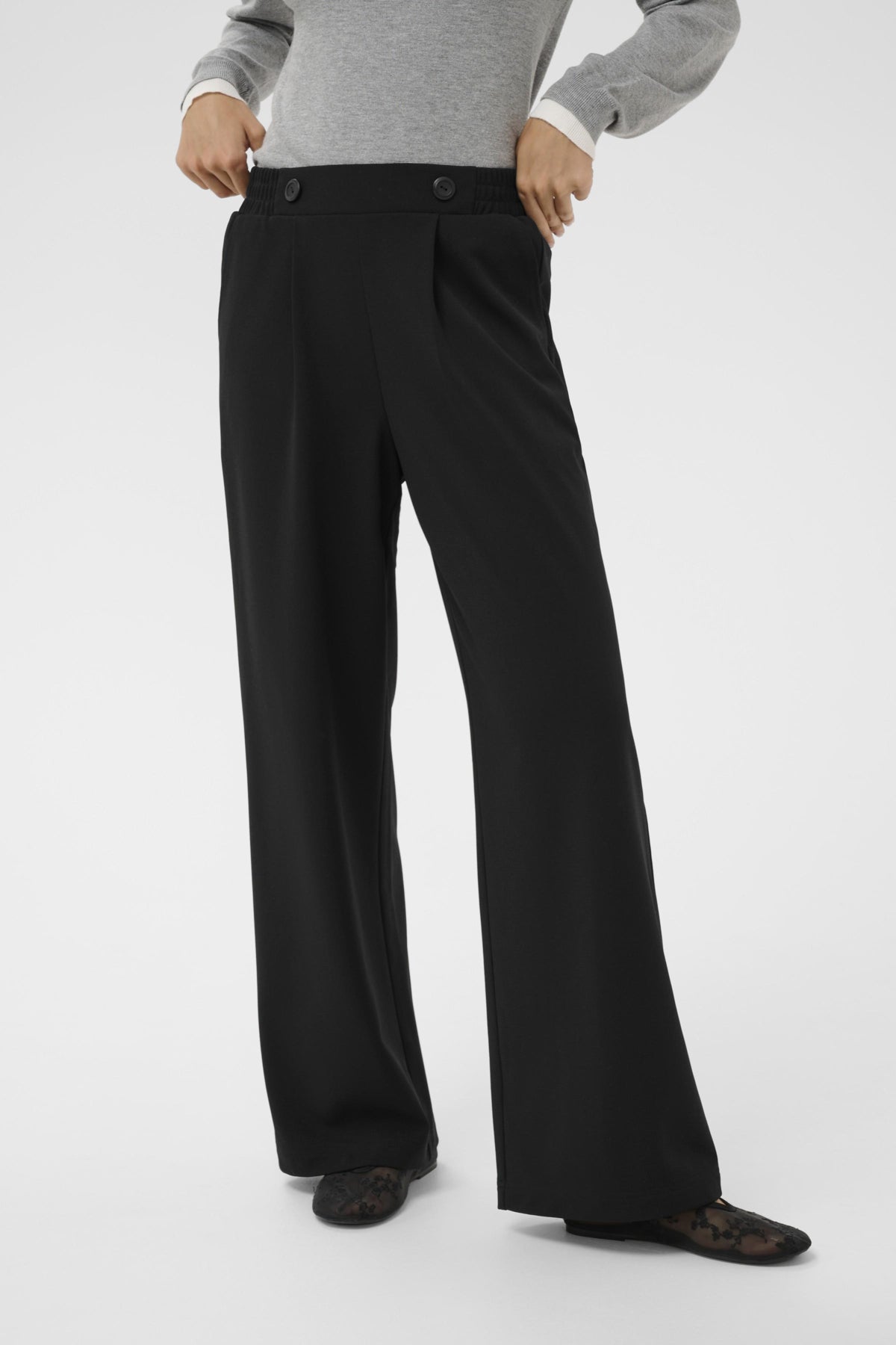 Kaffe KAphoebe Pants – Sort bukse med knappedetaljer