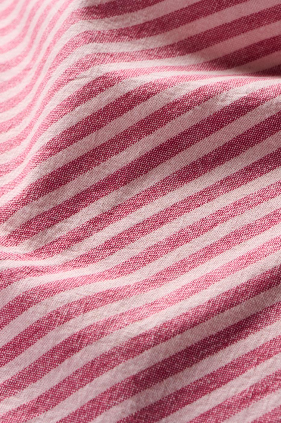 Ib Laursen Kjøkkenhåndkle Linea med lyserosa og bringebærfargede smale striper