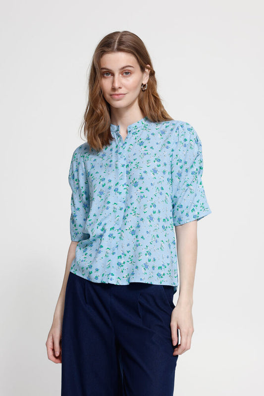 Ichi IHvera – Lyseblå bluse med blomsterprint
