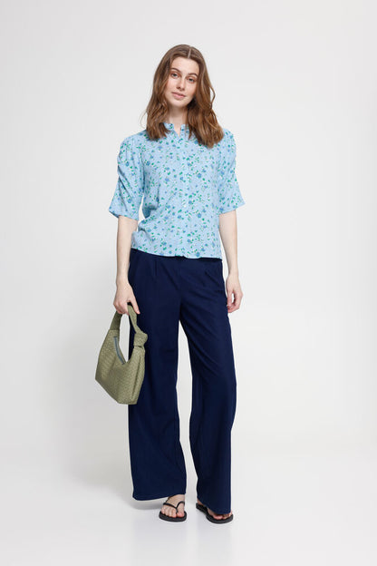 Ichi IHvera – Lyseblå bluse med blomsterprint