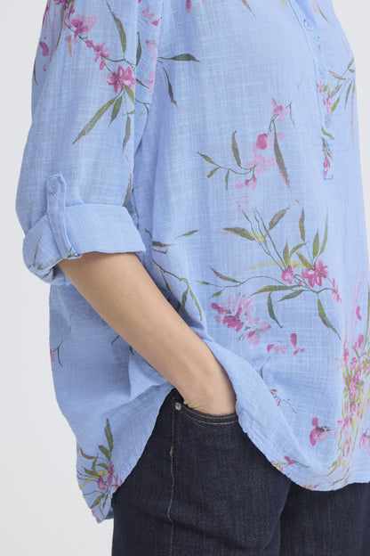 Sorbet SBalexa – Himmelblå bluse med blomsterprint