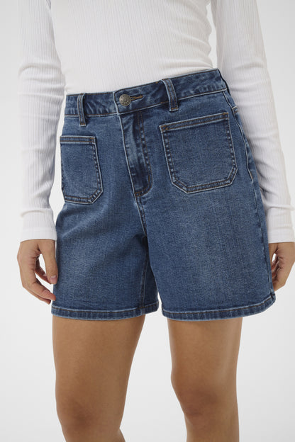 Kaffe KAbrook – Mørkeblå denimshorts med påsydde frontlommer