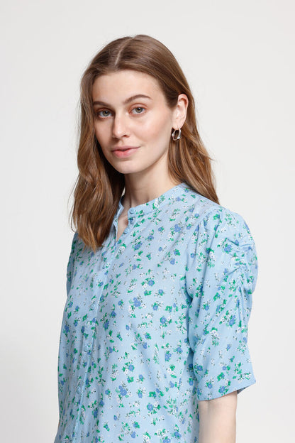 Ichi IHvera – Lyseblå bluse med blomsterprint
