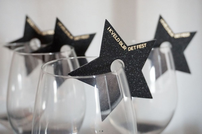 Dekor til vinglass "Ikveld blir det fest" 8 stk