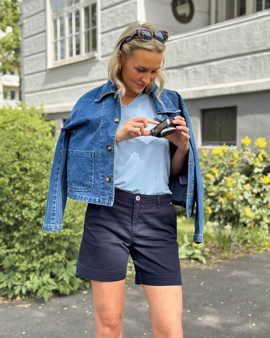 Floyd Margareth – Marineblå shorts i bomull med stretch