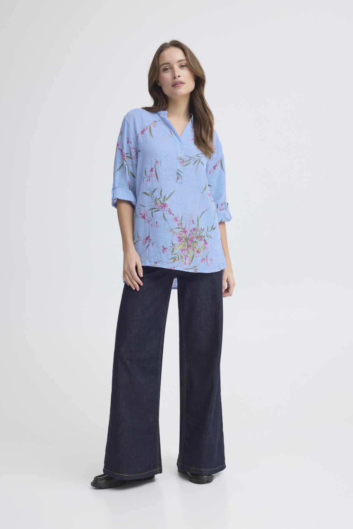 Sorbet SBalexa – Himmelblå bluse med blomsterprint